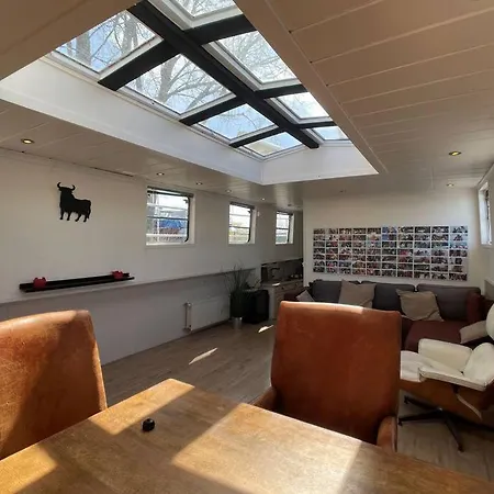 Spacious Homely House Boat Alpehytte Amsterdam