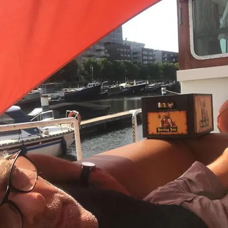 Шале Spacious Homely House Boat *