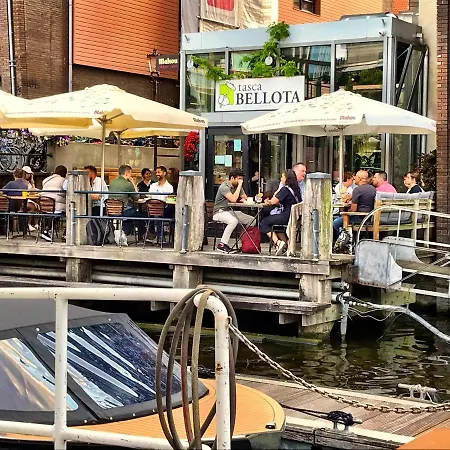 Spacious Homely House Boat *