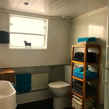 Chalet Spacious Homely House Boat Amsterdam
