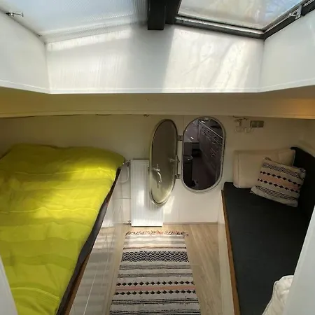 Alpstuga Spacious Homely House Boat