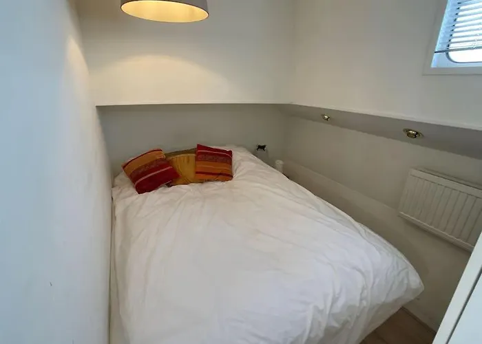 Spacious Homely House Boat Chalet